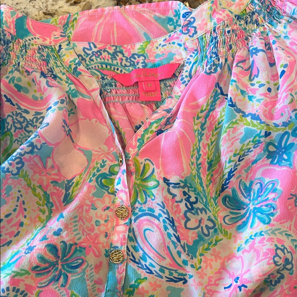 Bright Blouse with gold buttons